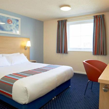 Travelodge Newbury Tot Hill Highclere Bagian luar foto