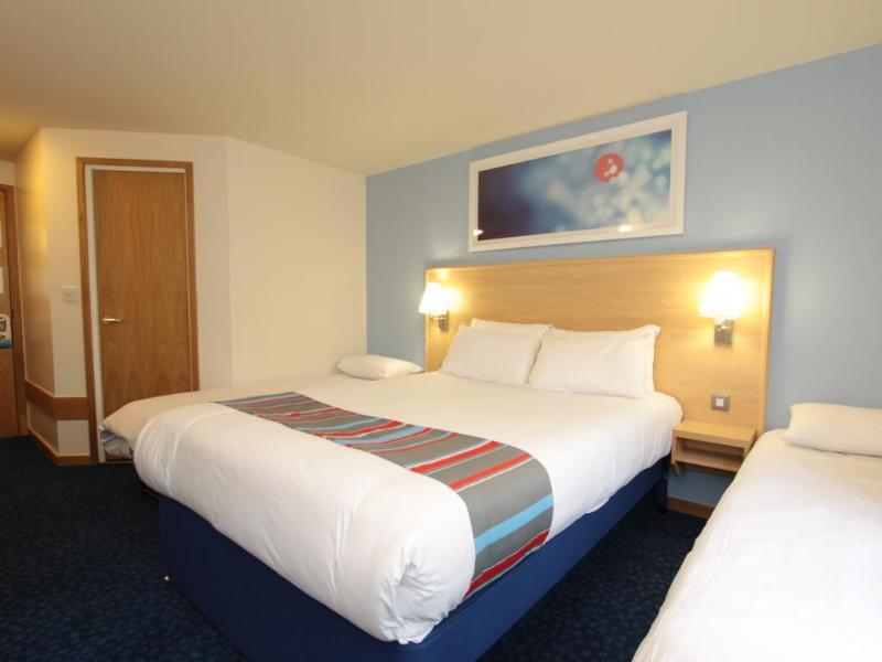 Travelodge Newbury Tot Hill Highclere Bagian luar foto
